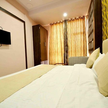 Oyo 2403 Hotel Aamantran Avenue อุจเจน ภายนอก รูปภาพ