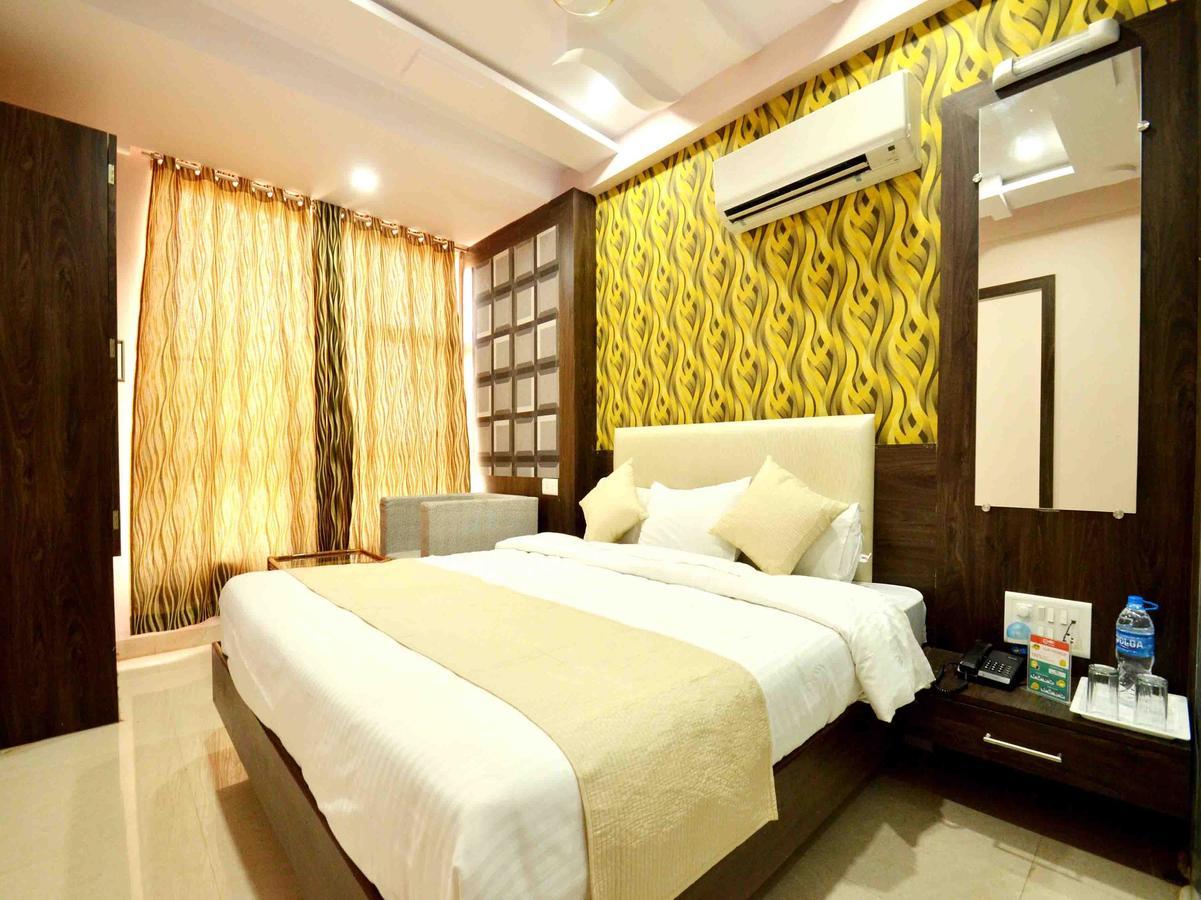 Oyo 2403 Hotel Aamantran Avenue อุจเจน ภายนอก รูปภาพ